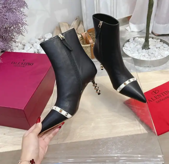 hype Valentino Boots