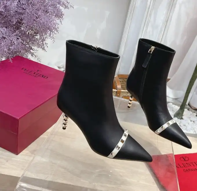 hype Valentino Boots