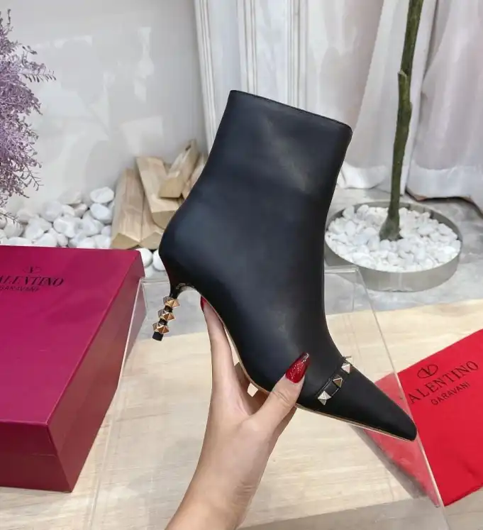 hype Valentino Boots