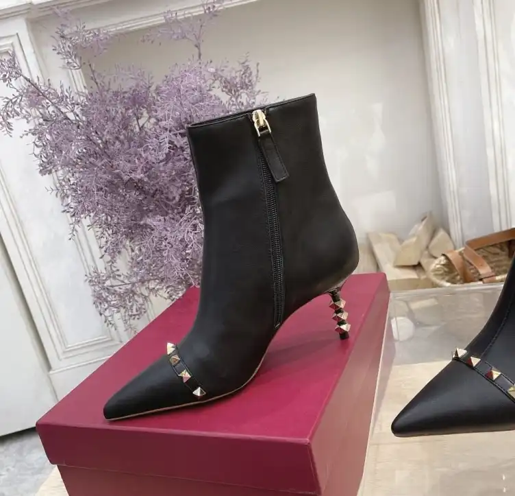 hype Valentino Boots