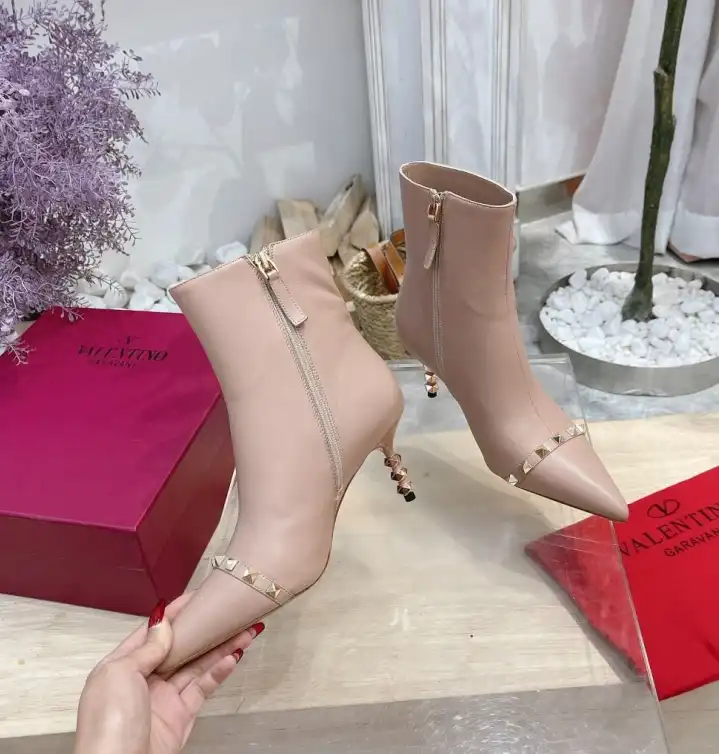 hype Valentino Boots