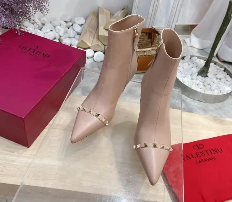 hype Valentino Boots