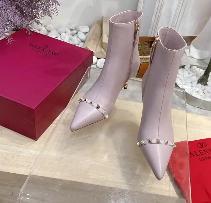 hype Valentino Boots