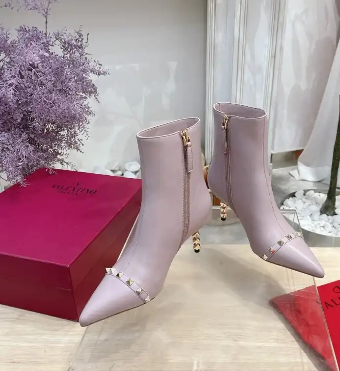 hype Valentino Boots