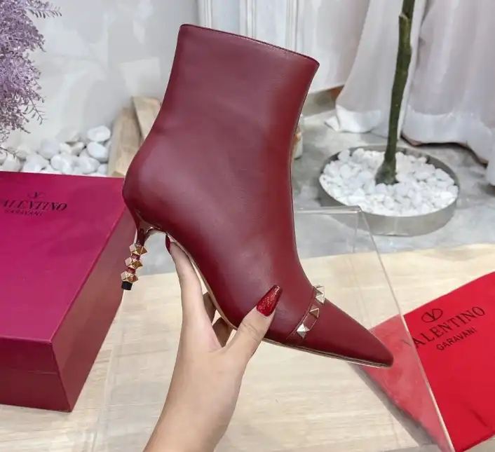 hype Valentino Boots