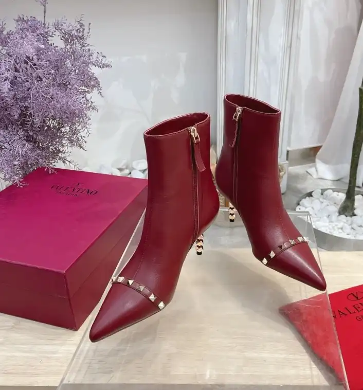 hype Valentino Boots