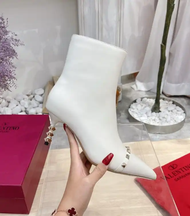 hype Valentino Boots