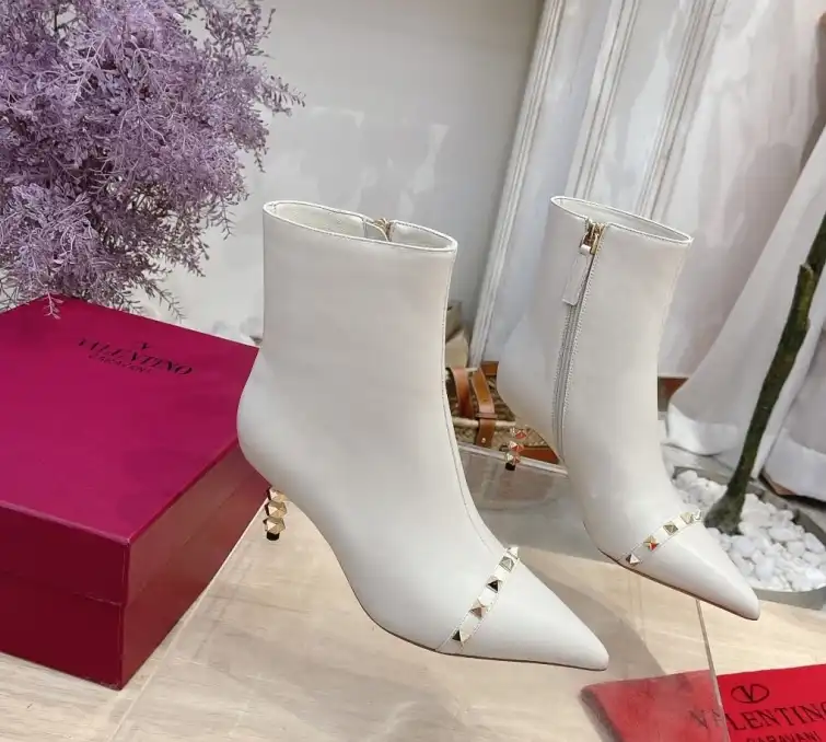 hype Valentino Boots