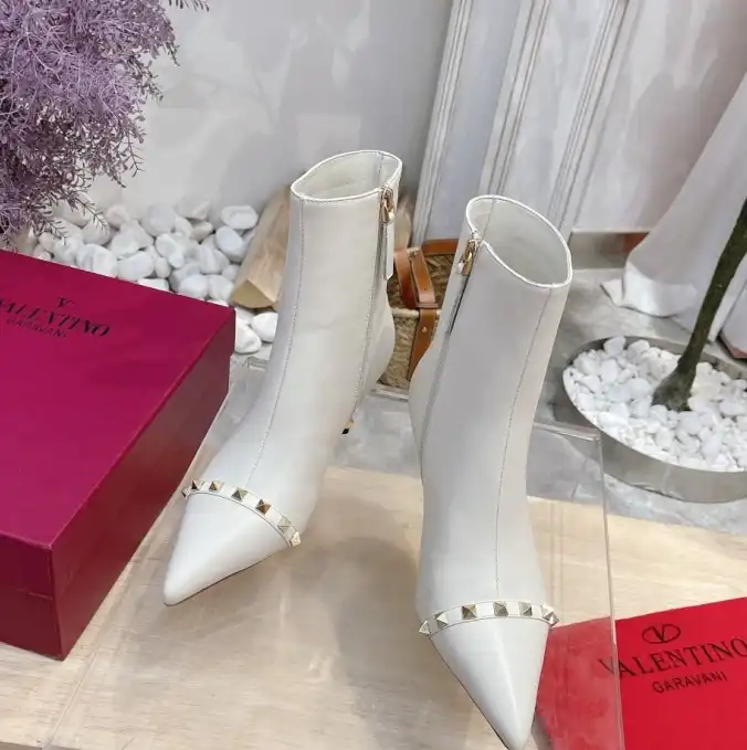 hype Valentino Boots