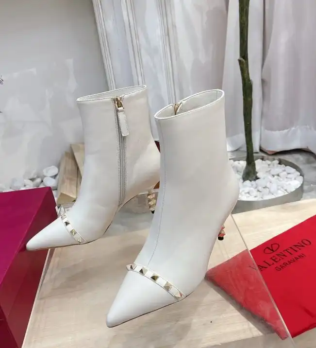 hype Valentino Boots