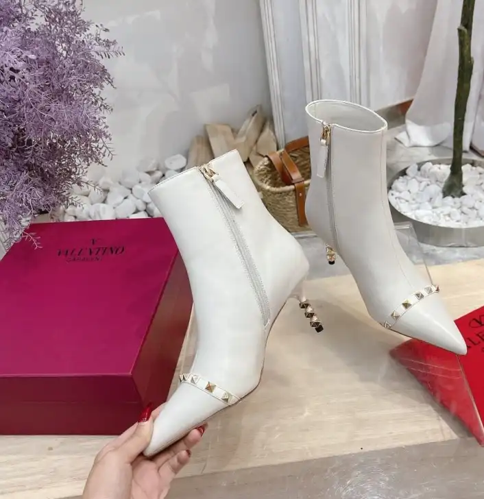 hype Valentino Boots