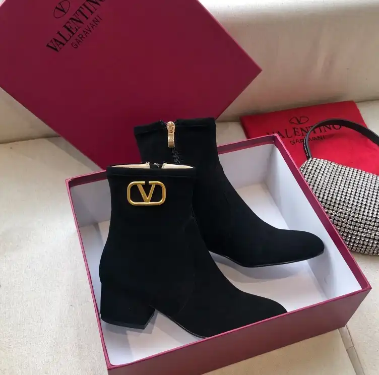 hype Valentino Boots