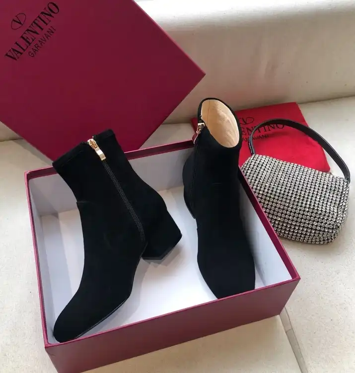 hype Valentino Boots