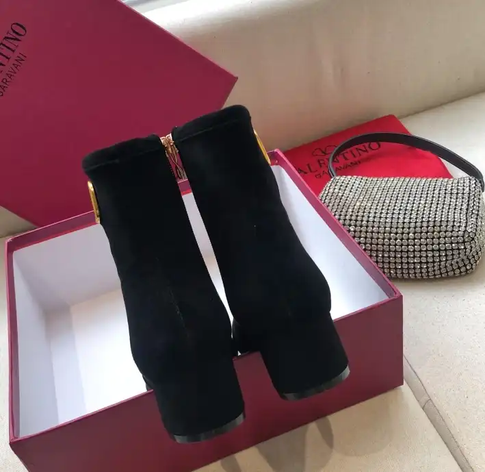 hype Valentino Boots