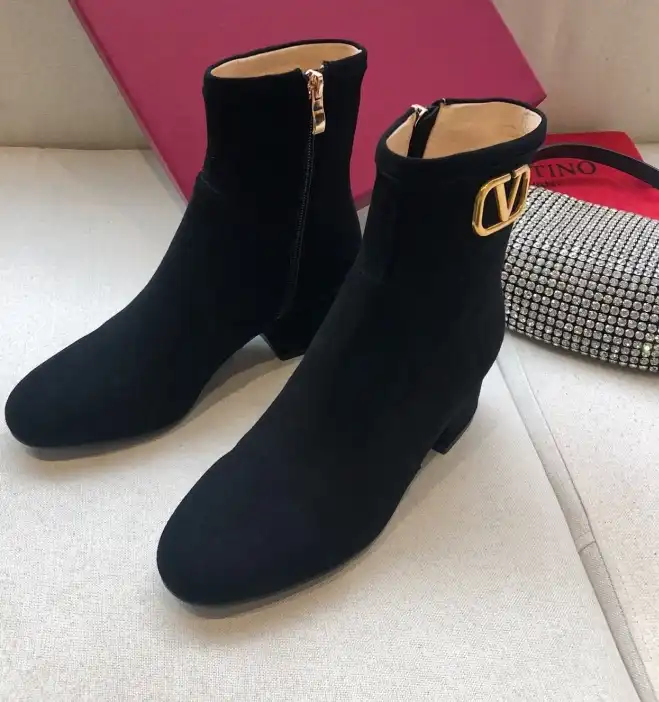 hype Valentino Boots