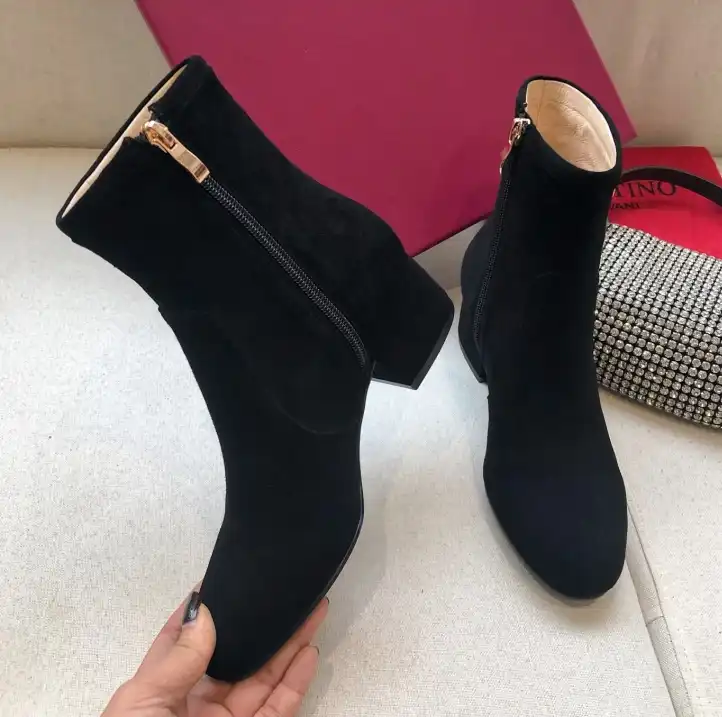 hype Valentino Boots