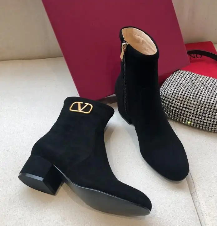 hype Valentino Boots