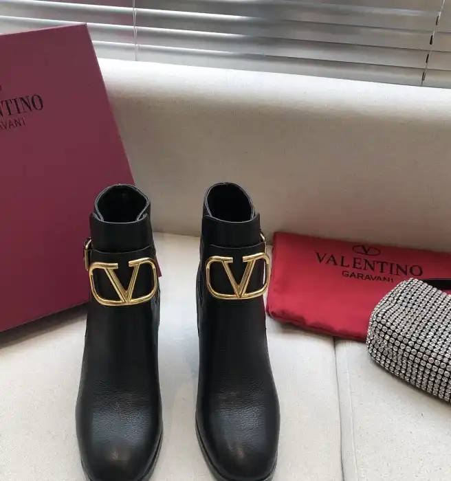 hype Valentino Boots