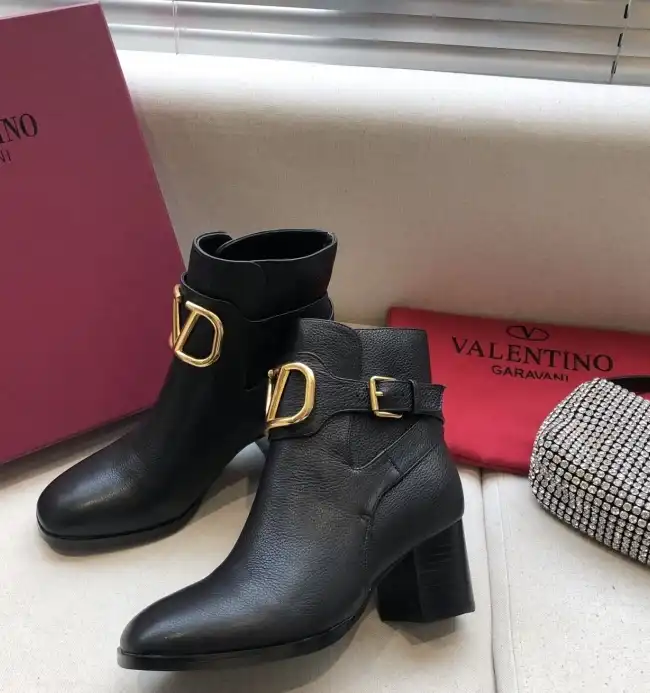 hype Valentino Boots