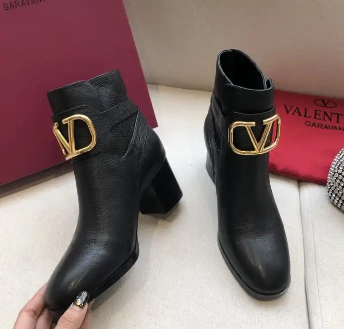 hype Valentino Boots