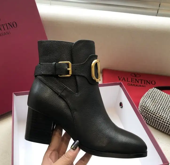 hype Valentino Boots