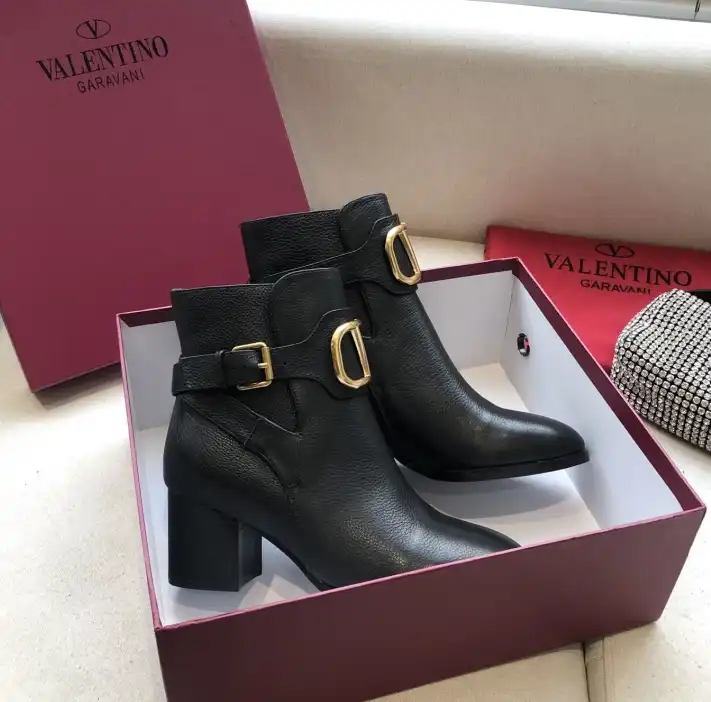 hype Valentino Boots