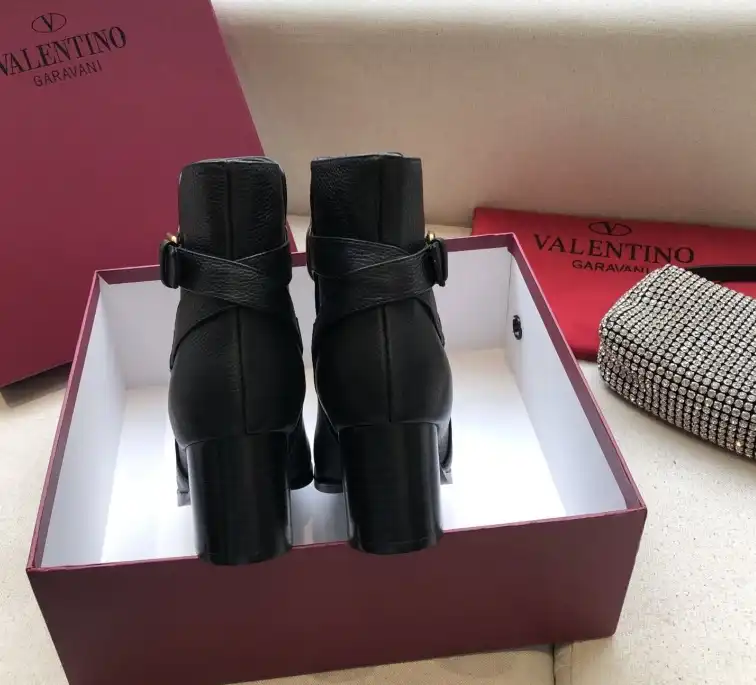 hype Valentino Boots