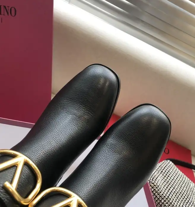 hype Valentino Boots