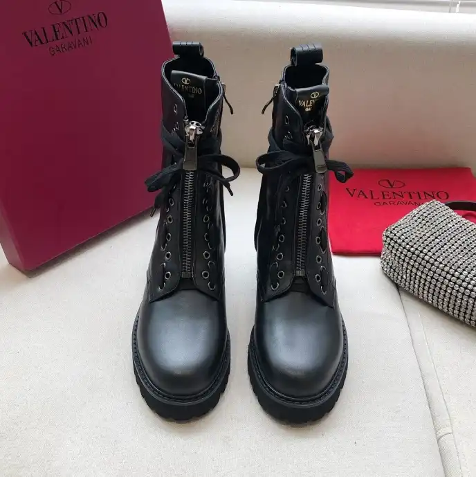 hype Valentino Boots