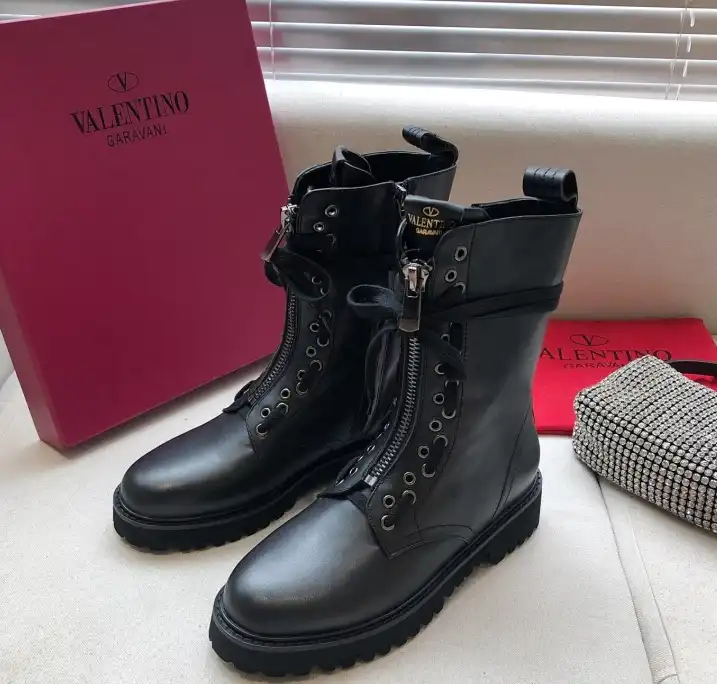 hype Valentino Boots