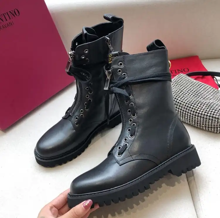 hype Valentino Boots