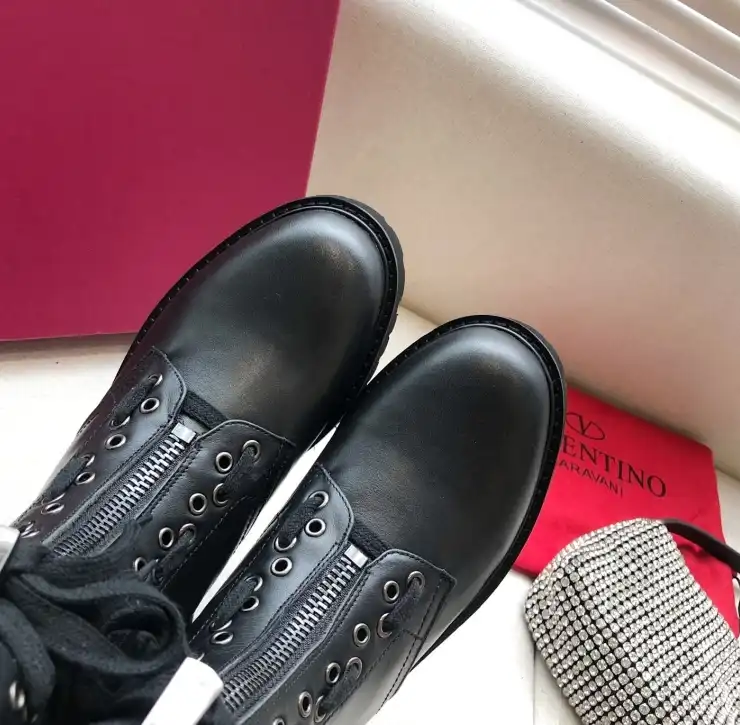 hype Valentino Boots