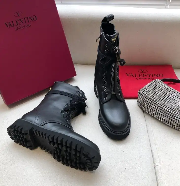 hype Valentino Boots