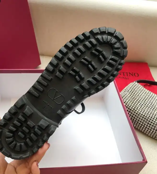 hype Valentino Boots