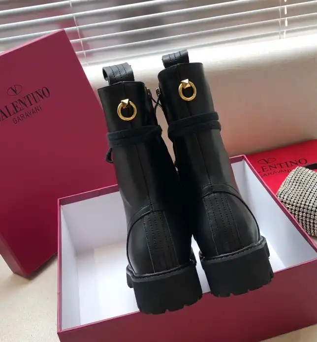 hype Valentino Boots