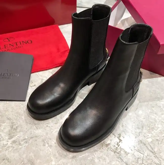 hype Valentino Boots