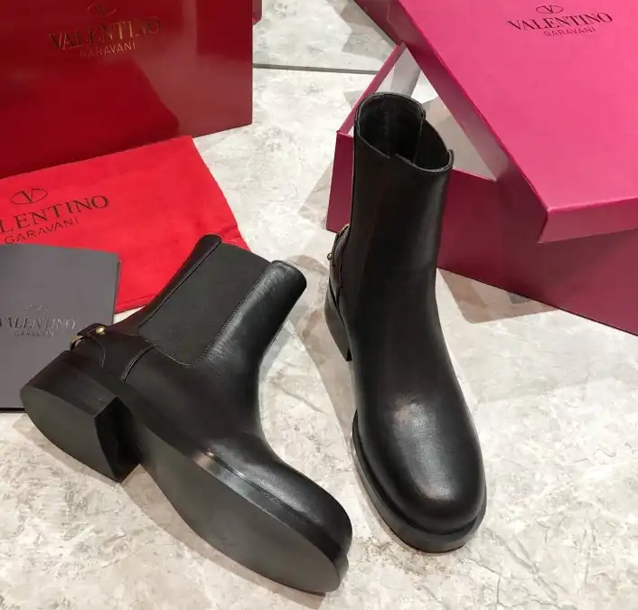 hype Valentino Boots