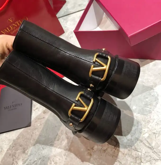 hype Valentino Boots