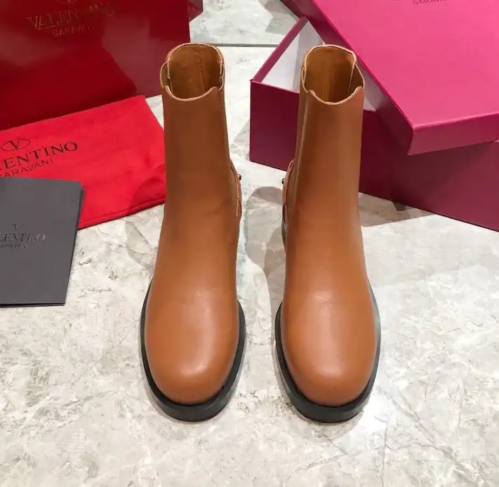 hype Valentino Boots