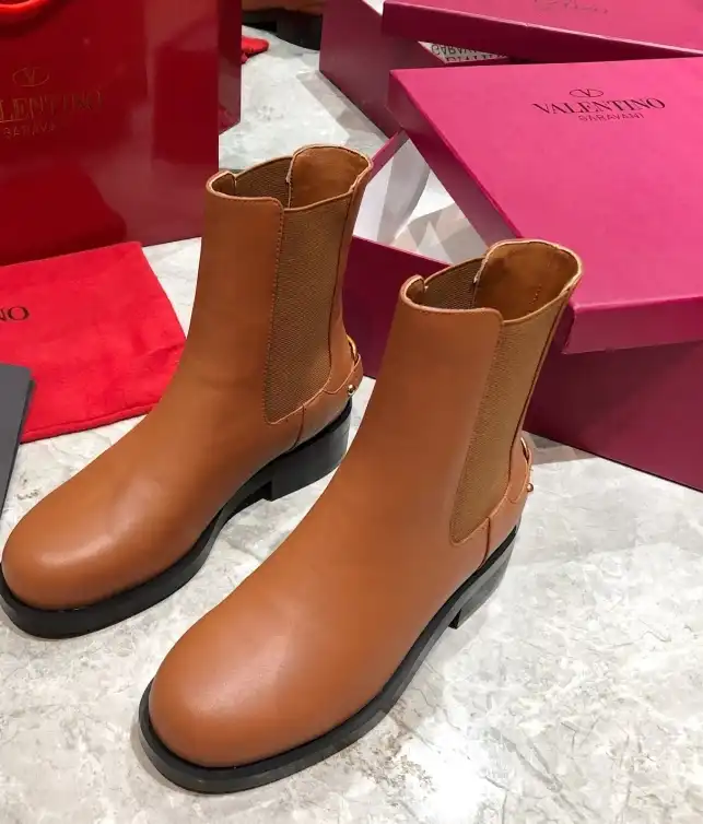 hype Valentino Boots