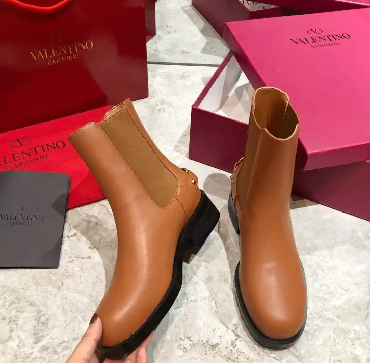 hype Valentino Boots