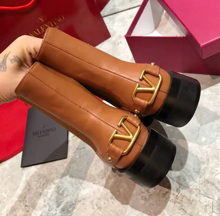 hype Valentino Boots