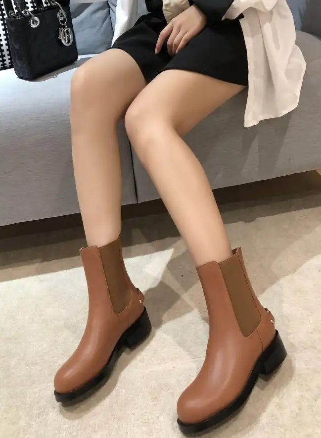 hype Valentino Boots