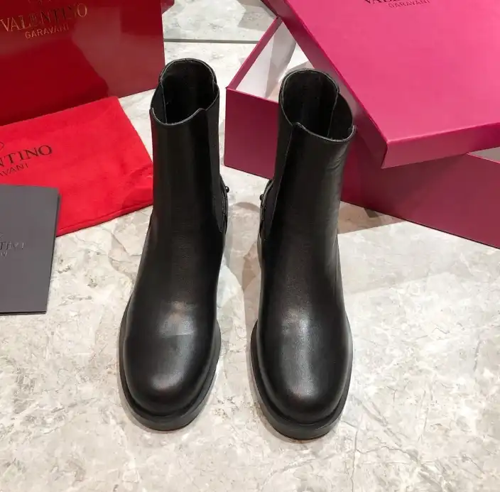 hype Valentino Boots