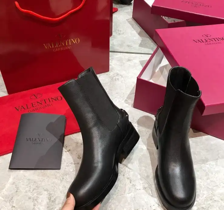 hype Valentino Boots