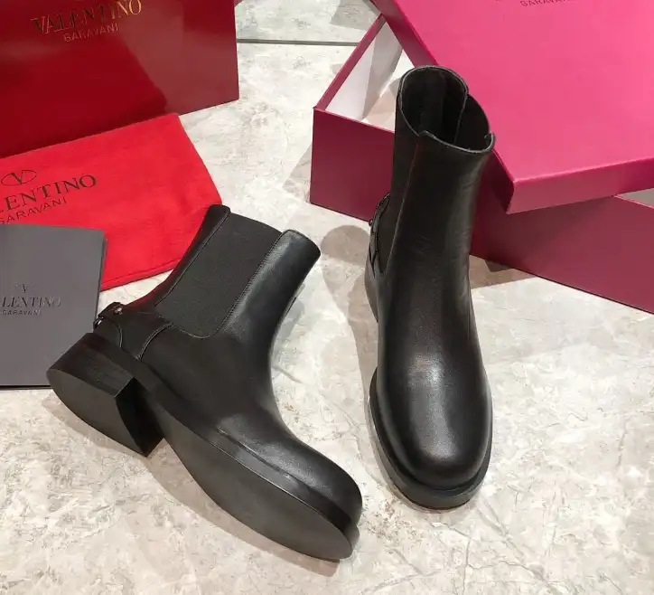 hype Valentino Boots