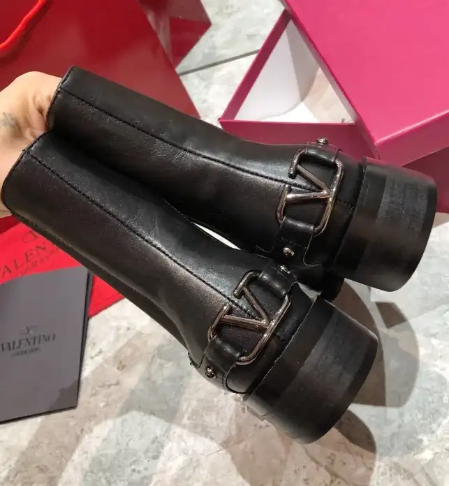 hype Valentino Boots