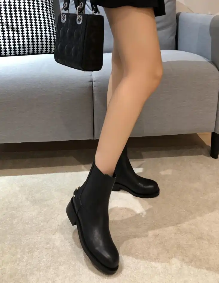 hype Valentino Boots