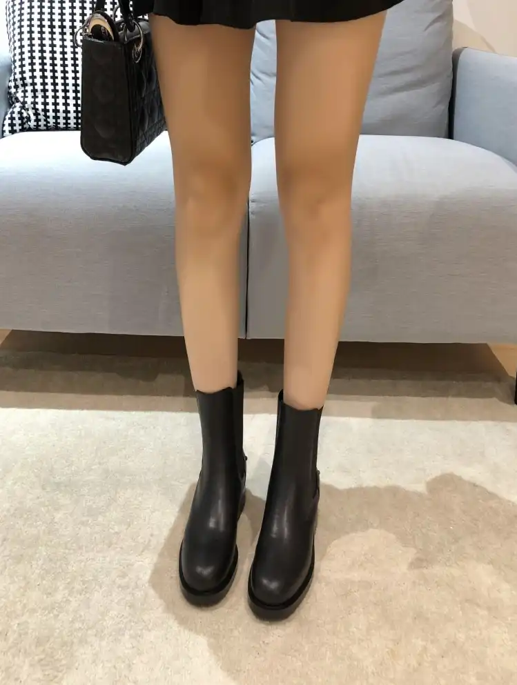 hype Valentino Boots