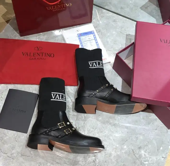 hype Valentino Boots